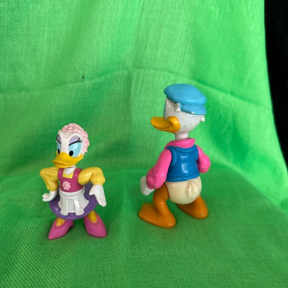 Disney, Donald and Daisy Duck poseable plastic figures - Picture 3 of 6